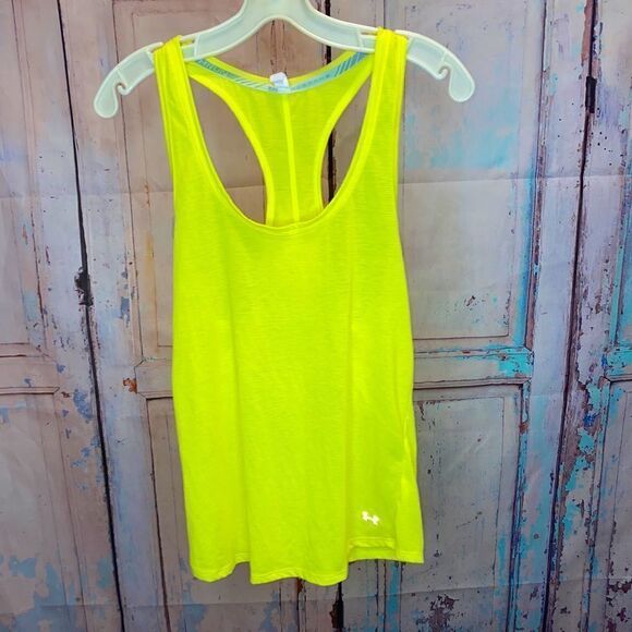 Woman’s Under Armour running top sized Med - Picture 1 of 3